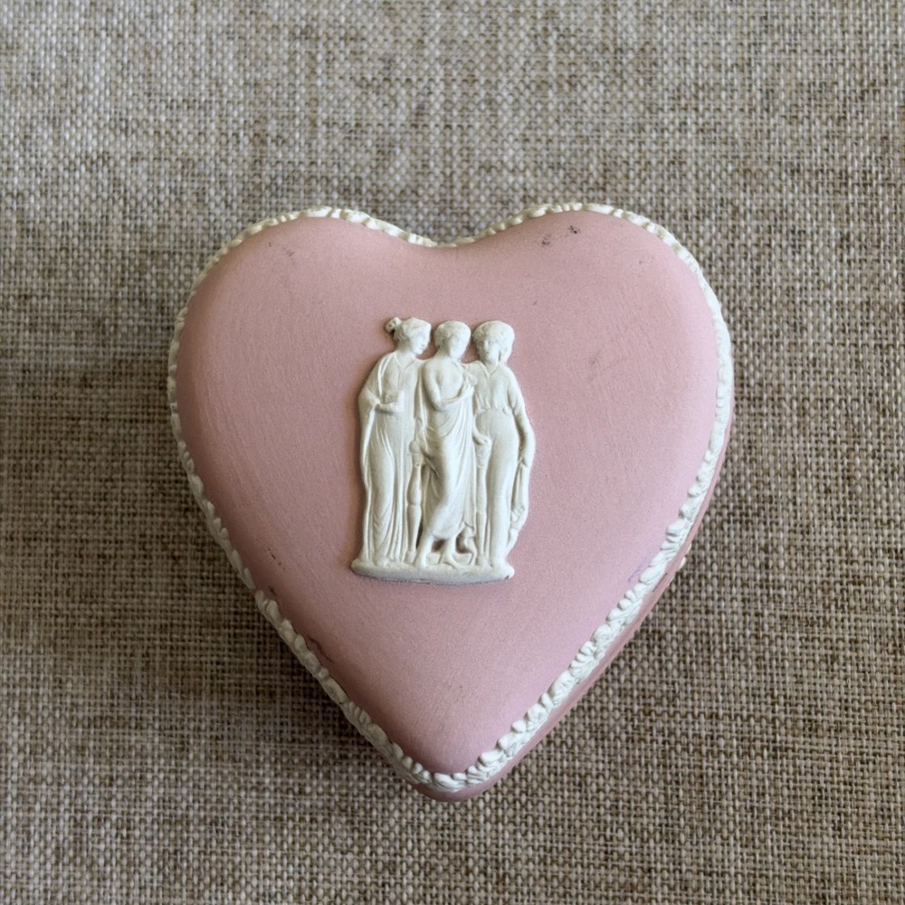 VTG Pink WEDGWOOD Heart Shaped THREE GRACES Jasperware Trinket Box 2.75"L